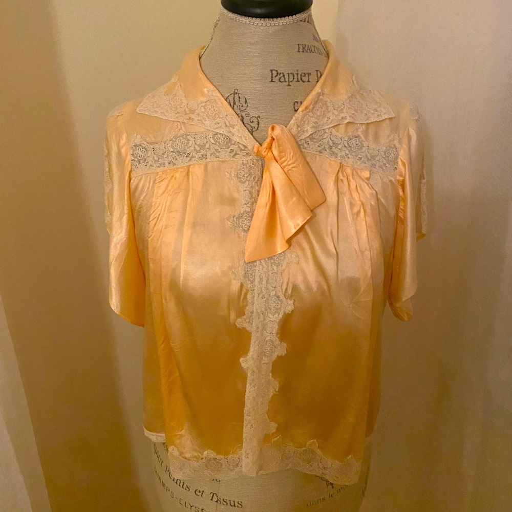 Antique sleeper top
